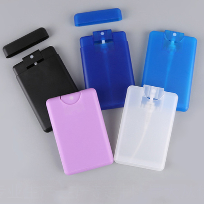 pulvérisateur en plastique de carte de crédit de 20Ml 30ML pour le bleu rose noir blanc de parfum