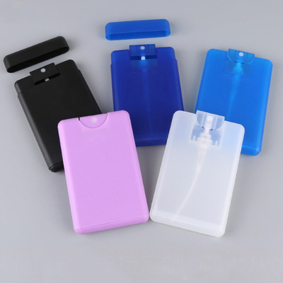 pulvérisateur en plastique de carte de crédit de 20Ml 30ML pour le bleu rose noir blanc de parfum