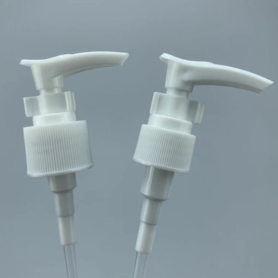 Pompe blanche en plastique normale de distributeur de lotion de 24mm pour des boîtes