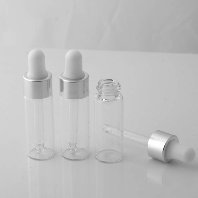 Bouteilles en verre de compte-gouttes d'ODM d'OEM de mini bouteilles argentées de l'huile 5ml essentielle